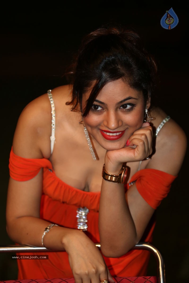 Shilpi Sharma Hot Photos - 27 / 102 photos