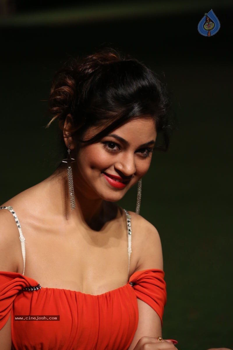 Shilpi Sharma Hot Photos - 60 / 102 photos