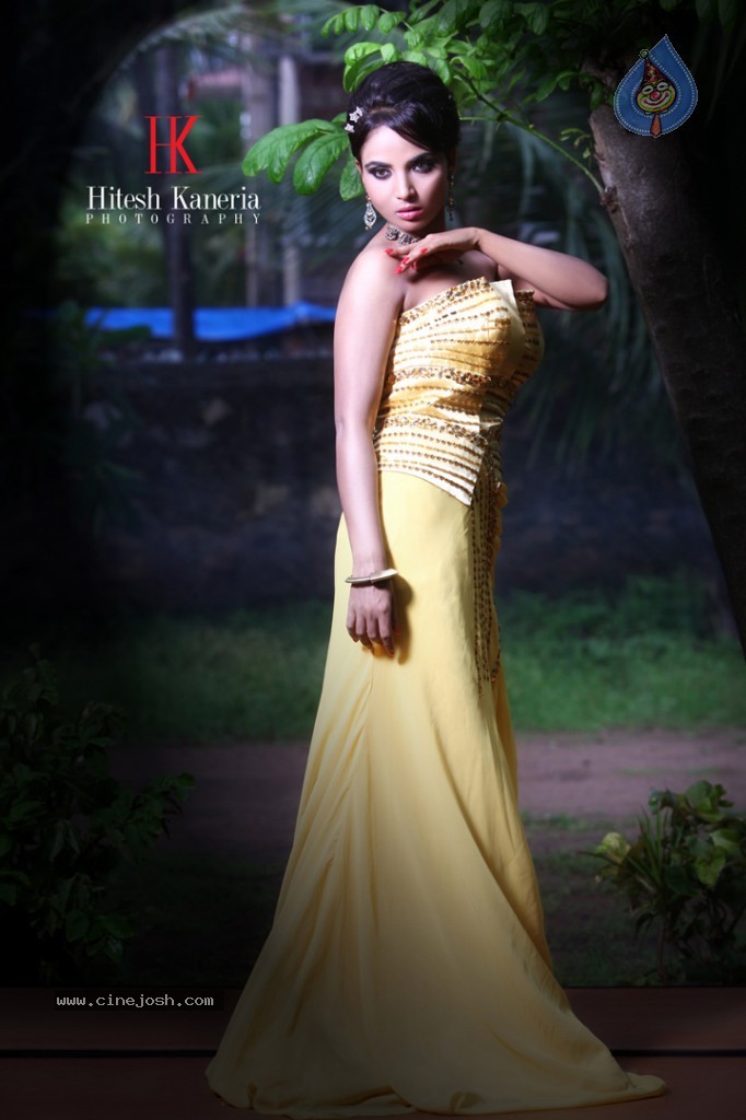 Shilpi Shukla Hot Photo Shoot - 22 / 31 photos