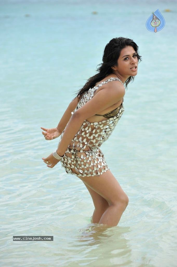 Shraddha Das Hot Photos - 84 / 90 photos