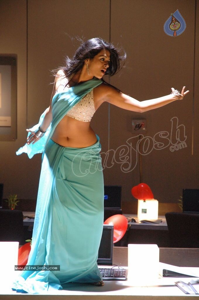 Shraddha Das Hot Stills - 2 / 74 photos