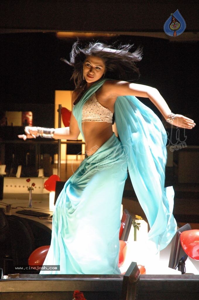 Shraddha Das Hot Stills - 51 / 74 photos