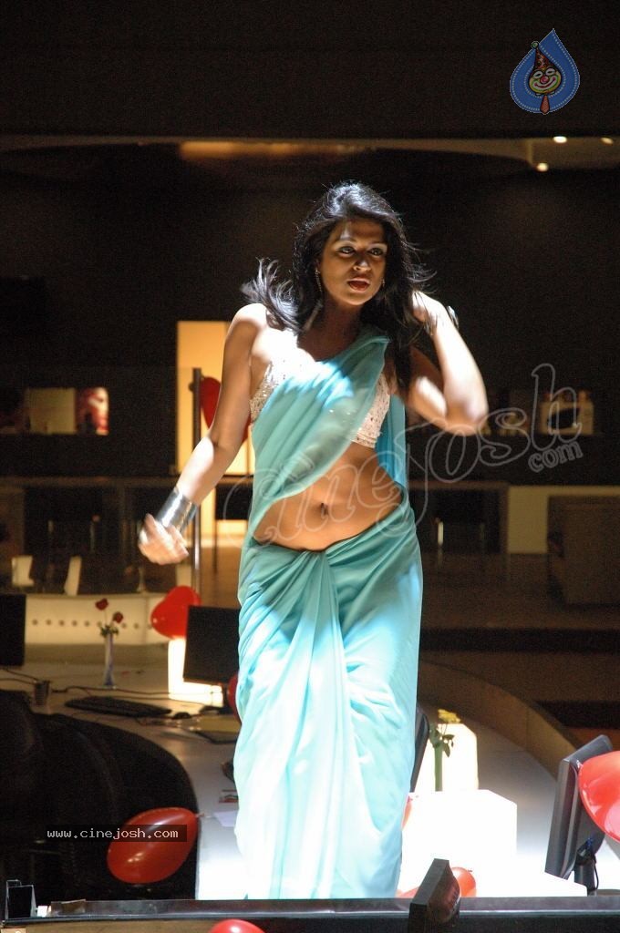 Shraddha Das Hot Stills - 64 / 74 photos