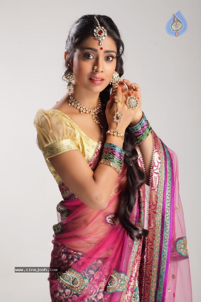 Shriya Saran New Hot Photos - 1 / 7 photos
