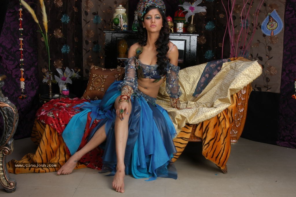 Shruti Hassan Spciy Photos - 9 / 83 photos