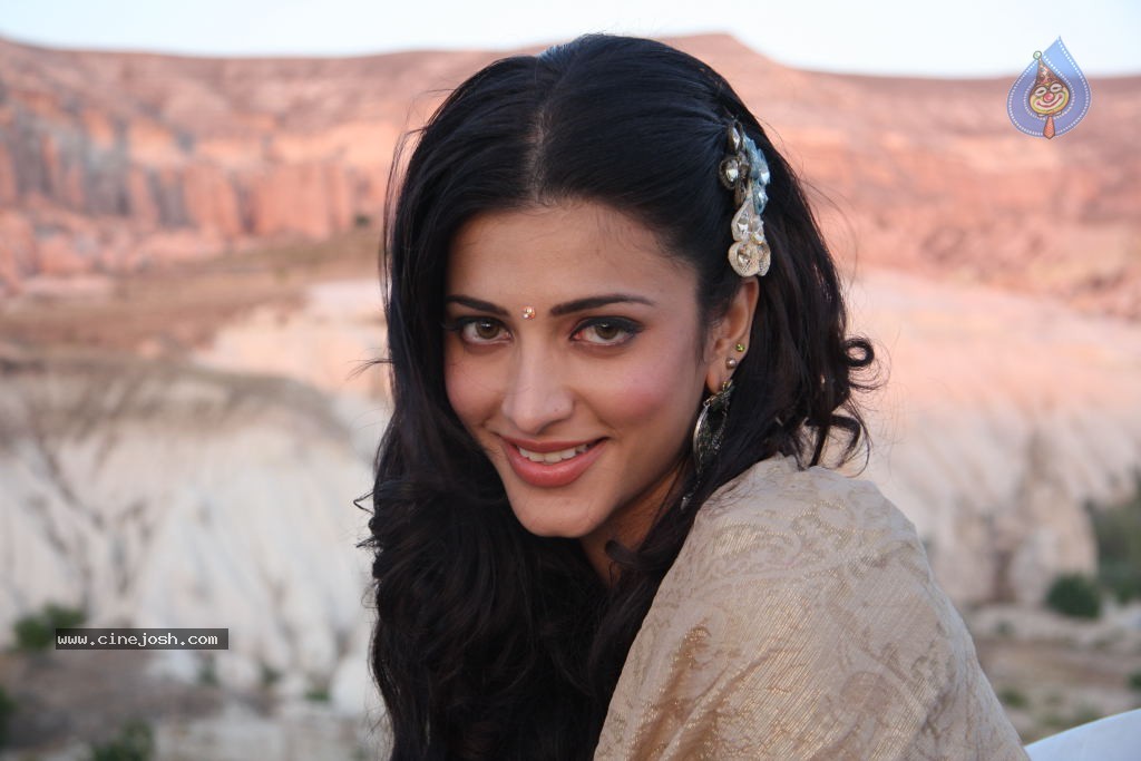Shruti Hassan Spciy Photos - 23 / 83 photos