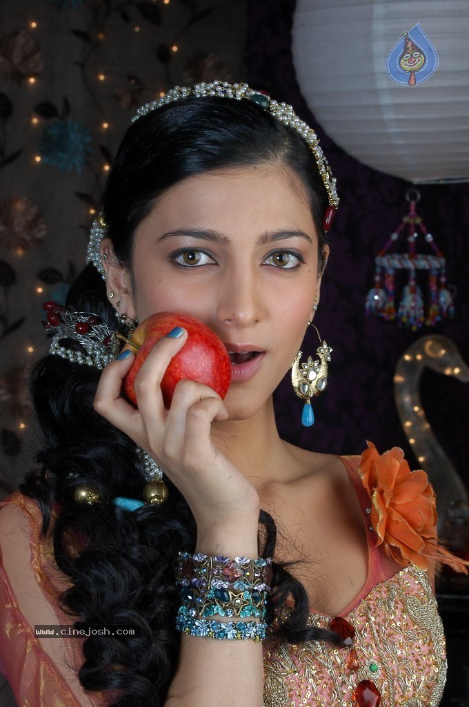 Shruti Hassan Spciy Photos - 46 / 83 photos