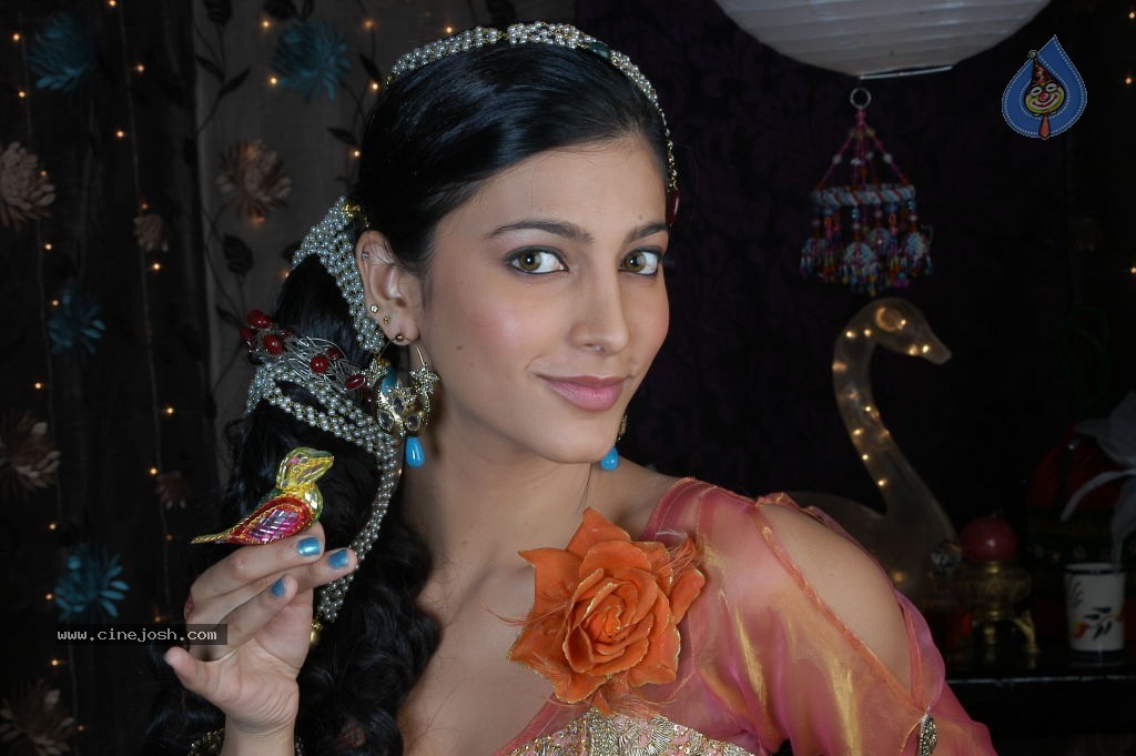 Shruti Hassan Spciy Photos - 57 / 83 photos