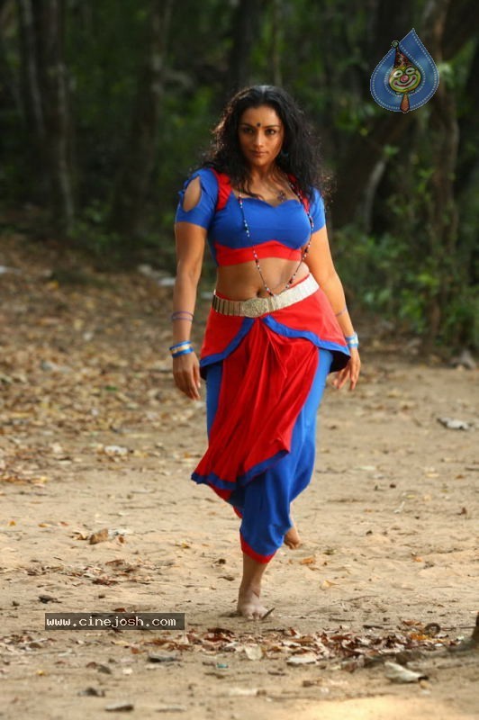 Shweta Menon Spicy Stills - 9 / 52 photos