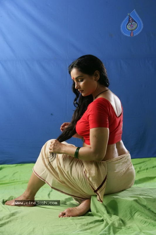 Shweta Menon Spicy Stills - 10 / 52 photos