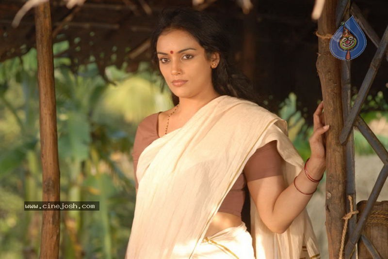 Shweta Menon Spicy Stills - 14 / 52 photos