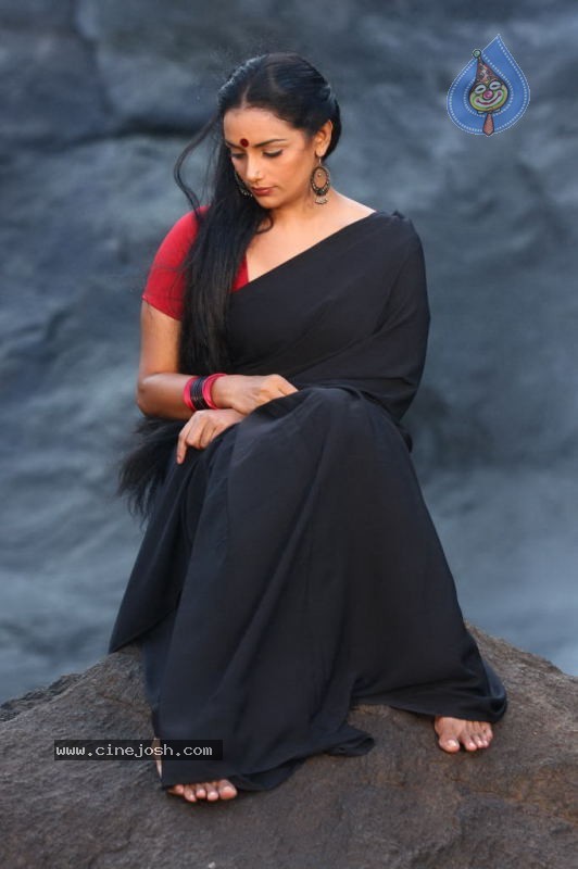 Shweta Menon Spicy Stills - 21 / 52 photos