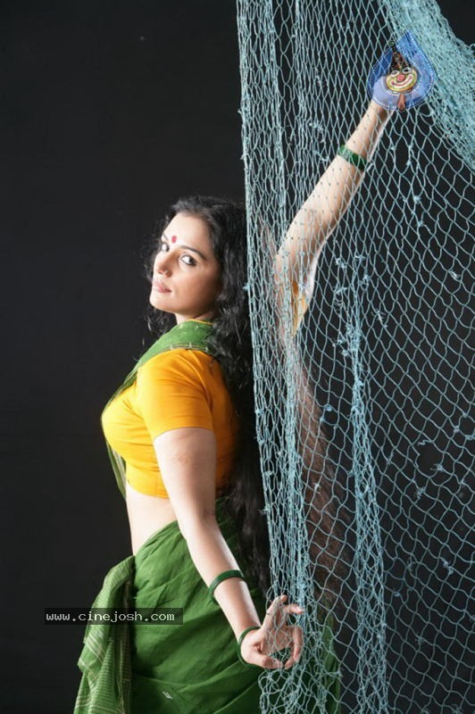 Shweta Menon Spicy Stills - 27 / 52 photos