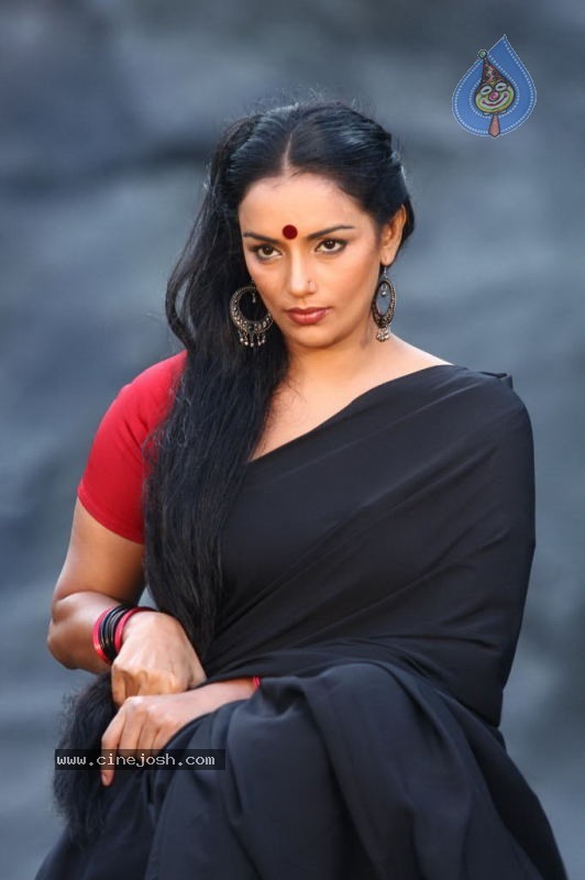 Shweta Menon Spicy Stills - 43 / 52 photos