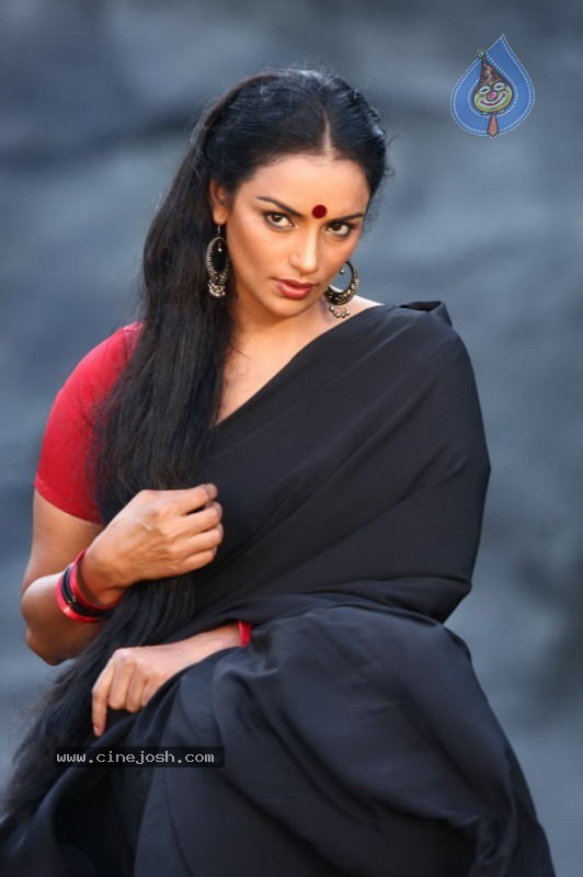 Shweta Menon Spicy Stills - 44 / 52 photos