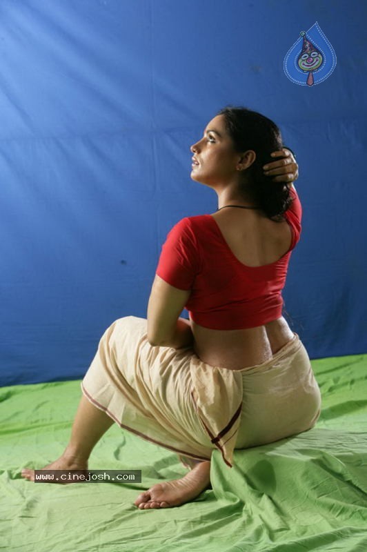 Shweta Menon Spicy Stills - 51 / 52 photos
