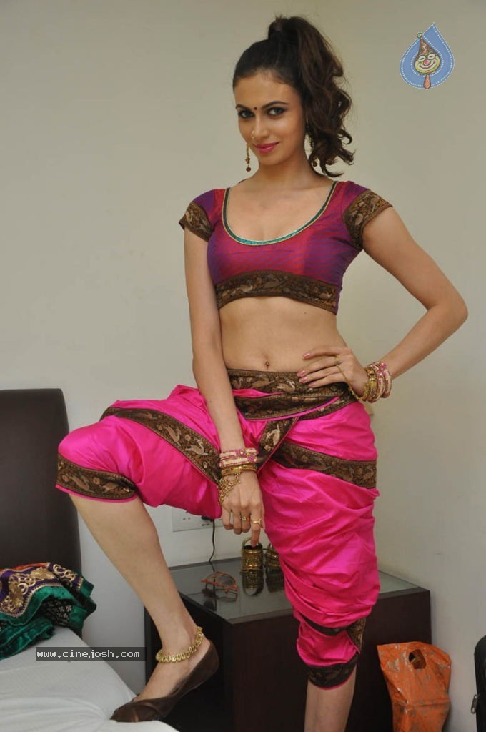 Simran Kaur Hot Photos - 27 / 27 photos