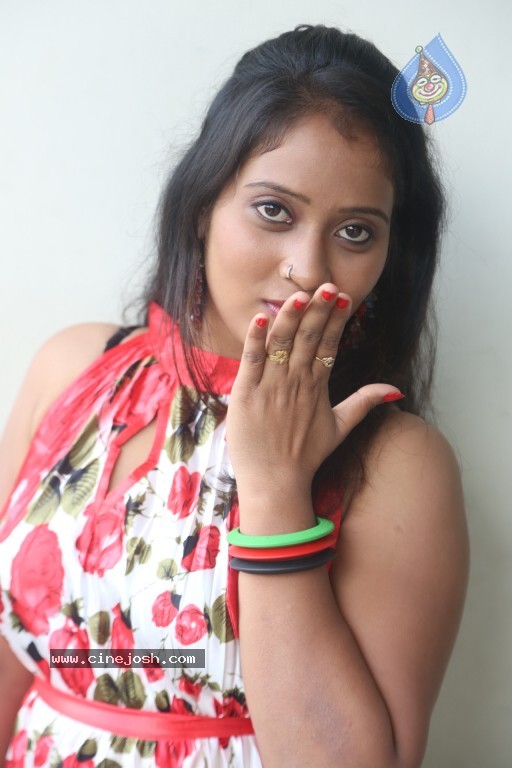 Sindhu Sri Hot Stills - 4 / 129 photos