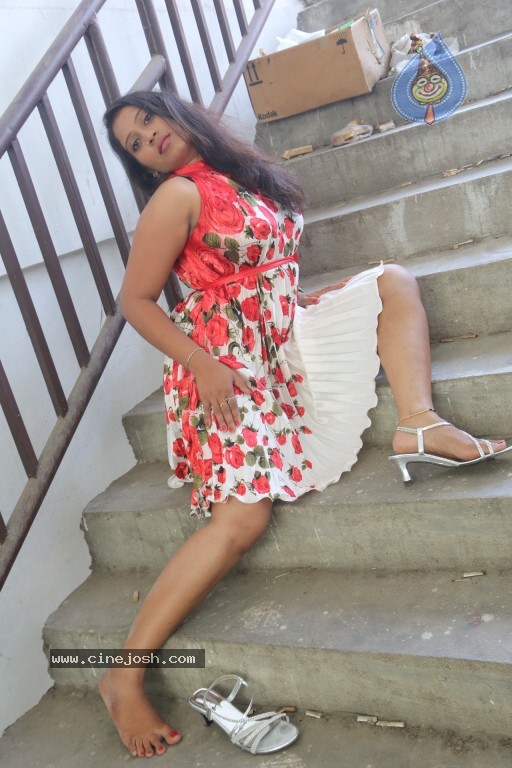 Sindhu Sri Hot Stills - 7 / 129 photos