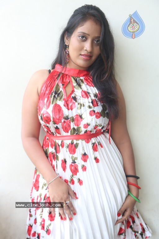 Sindhu Sri Hot Stills - 12 / 129 photos