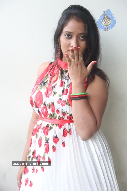 Sindhu Sri Hot Stills - 24 / 129 photos
