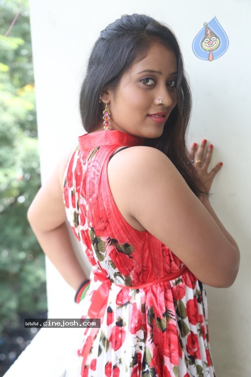 Sindhu Sri Hot Stills - 30 / 129 photos