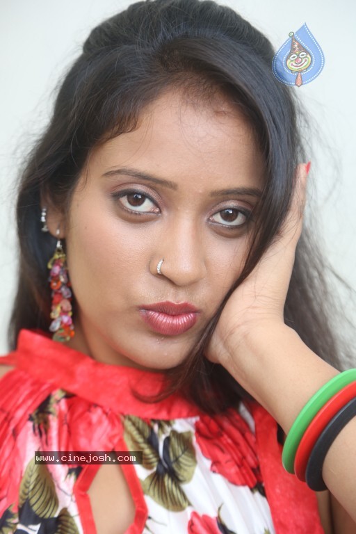 Sindhu Sri Hot Stills - 31 / 129 photos