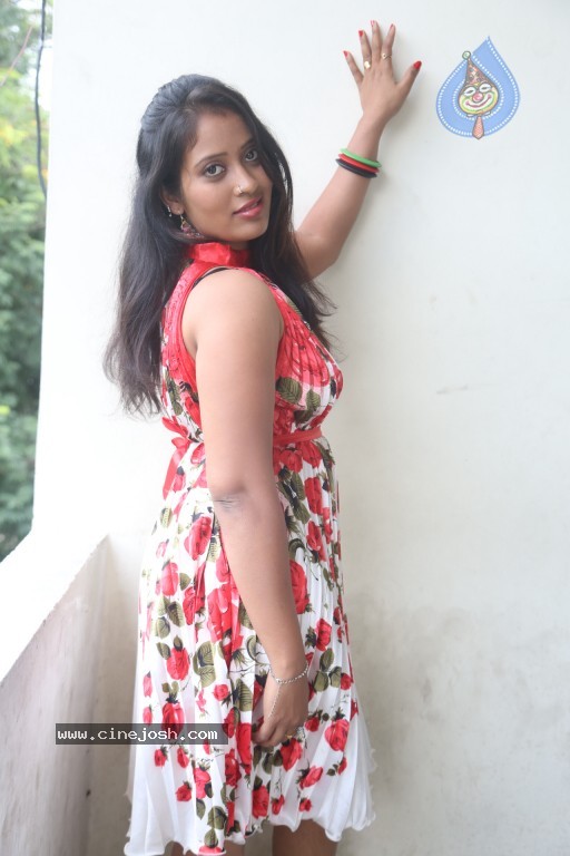 Sindhu Sri Hot Stills - 33 / 129 photos