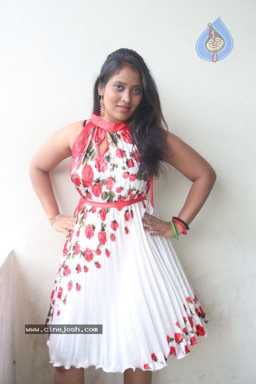 Sindhu Sri Hot Stills - 38 / 129 photos