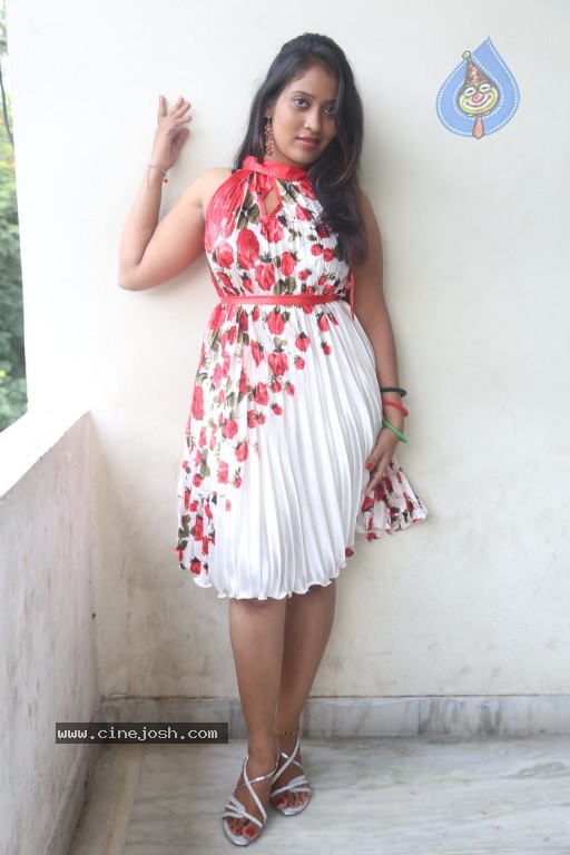 Sindhu Sri Hot Stills - 61 / 129 photos