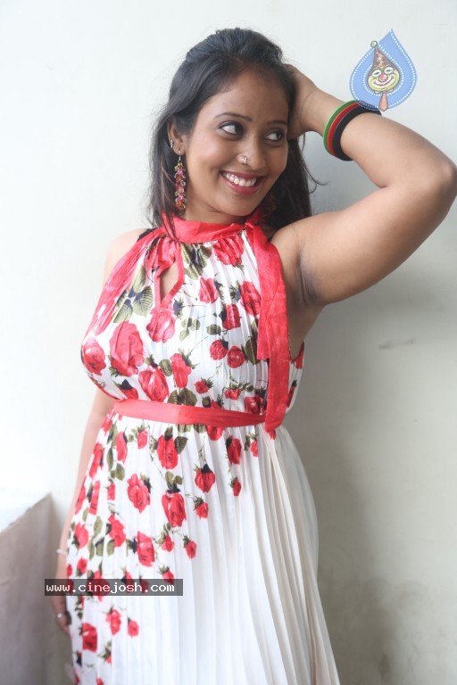 Sindhu Sri Hot Stills - 99 / 129 photos
