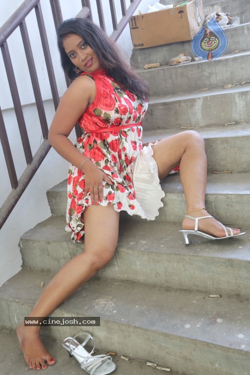 Sindhu Sri Hot Stills - 105 / 129 photos
