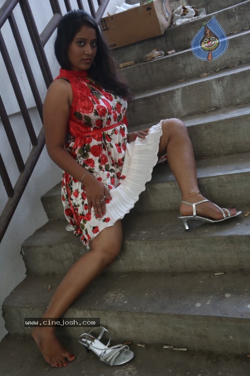 Sindhu Sri Hot Stills - 117 / 129 photos