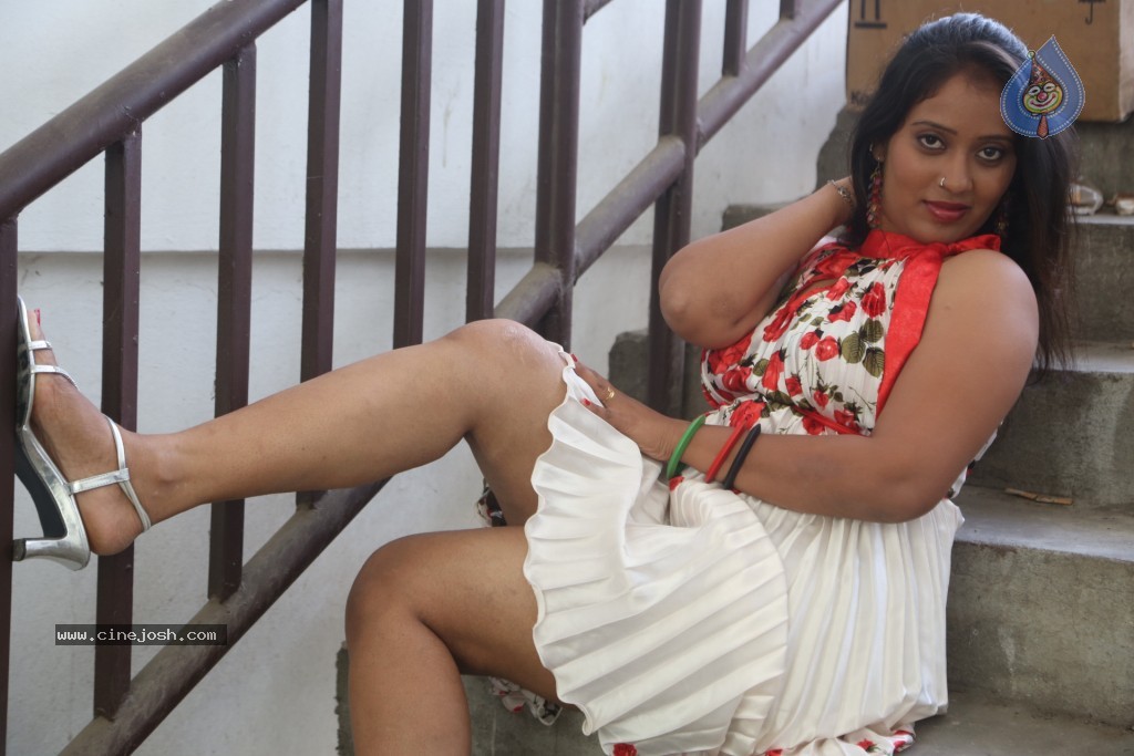 Sindhu Sri Hot Stills - 124 / 129 photos