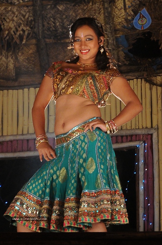 Sneha New Spicy Pics - 1 / 36 photos