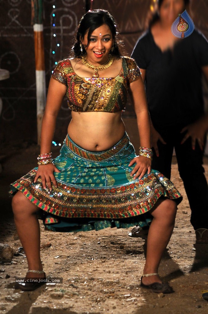 Sneha New Spicy Pics - 19 / 36 photos