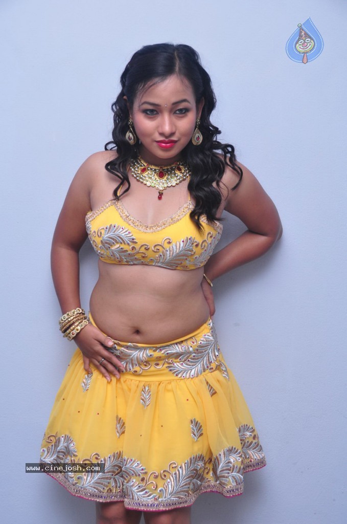 Sneha Spicy Stills - 47 / 85 photos