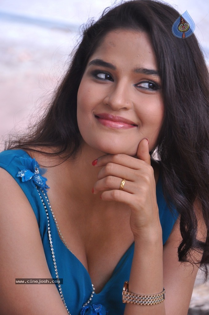 Sneha Thakur Hot Photos - 8 / 117 photos
