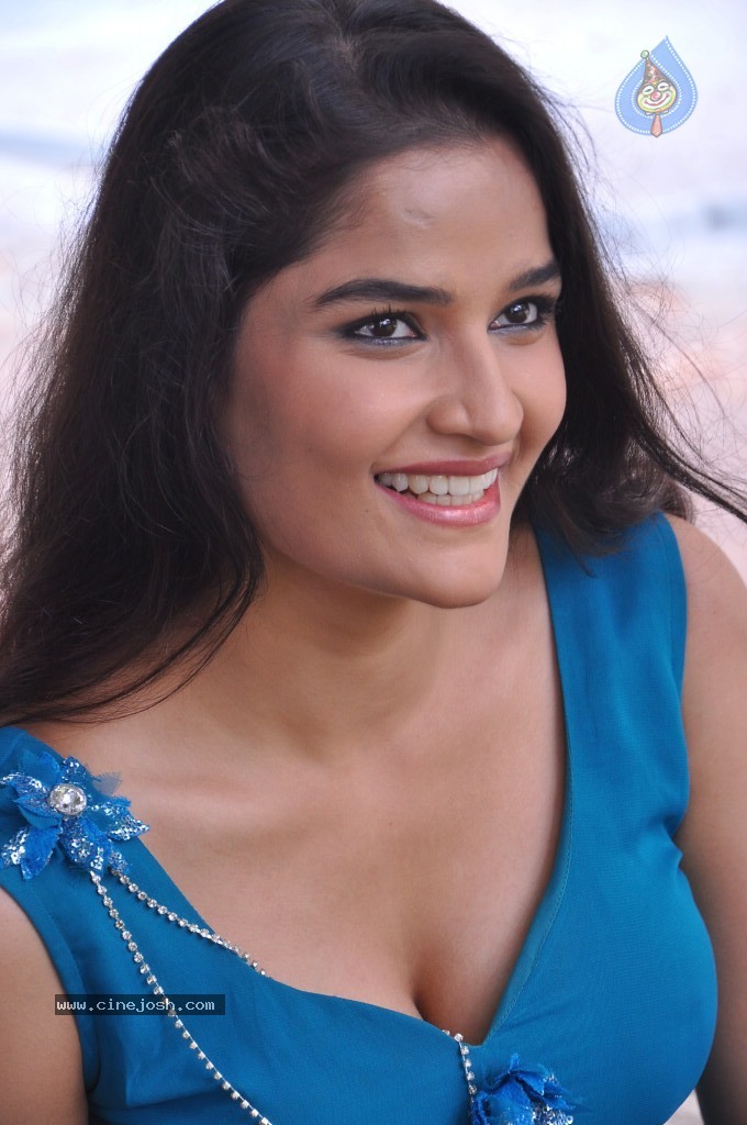 Sneha Thakur Hot Photos - 12 / 117 photos