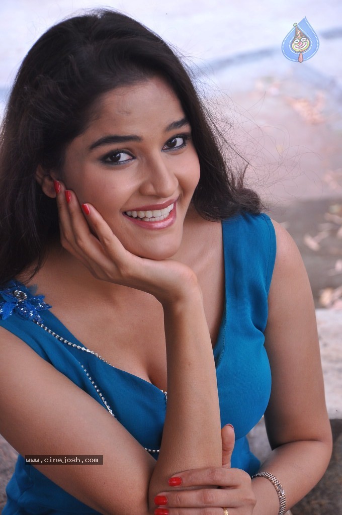 Sneha Thakur Hot Photos - 55 / 117 photos