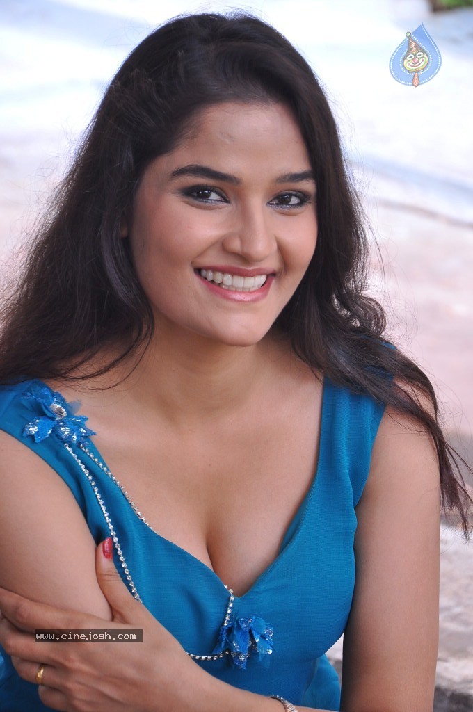 Sneha Thakur Hot Photos - 65 / 117 photos