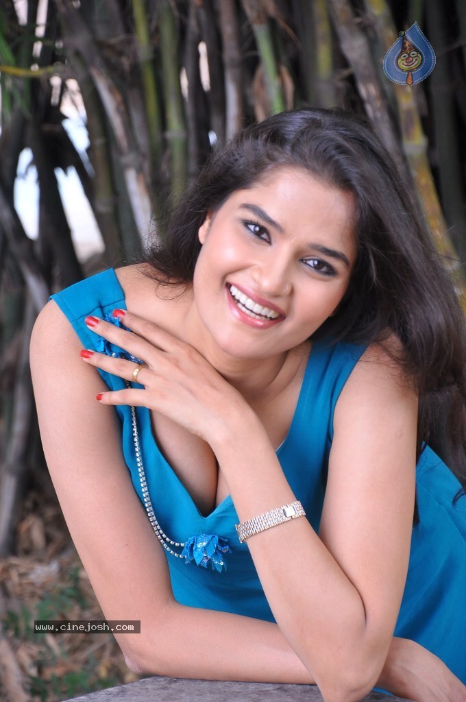 Sneha Thakur Hot Photos - 72 / 117 photos
