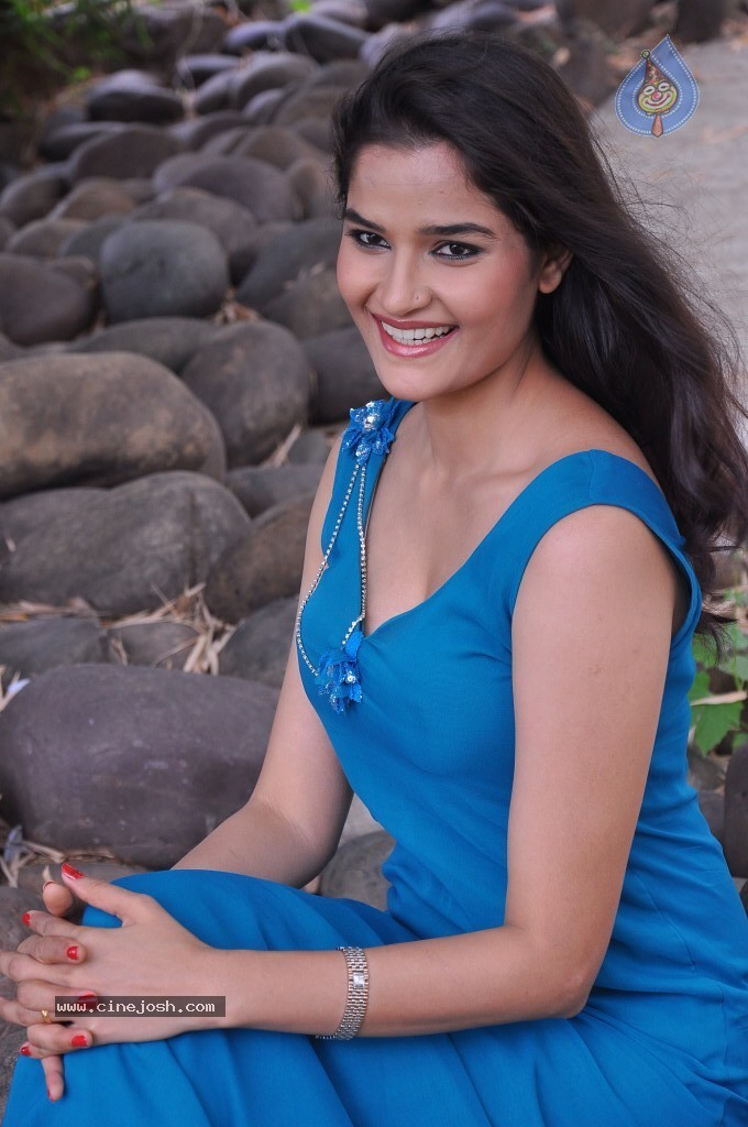 Sneha Thakur Hot Photos - 116 / 117 photos