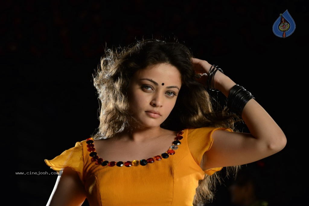 Sneha Ullal Hot Photos - 18 / 50 photos