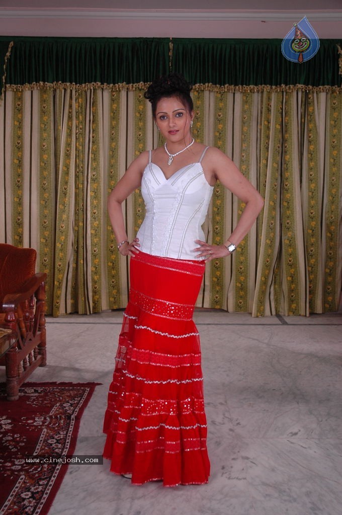 Sonali Jhosi Spicy Stills - 38 / 46 photos