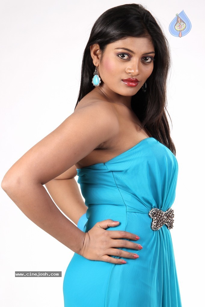 Soumya New Hot Stills - 20 / 51 photos