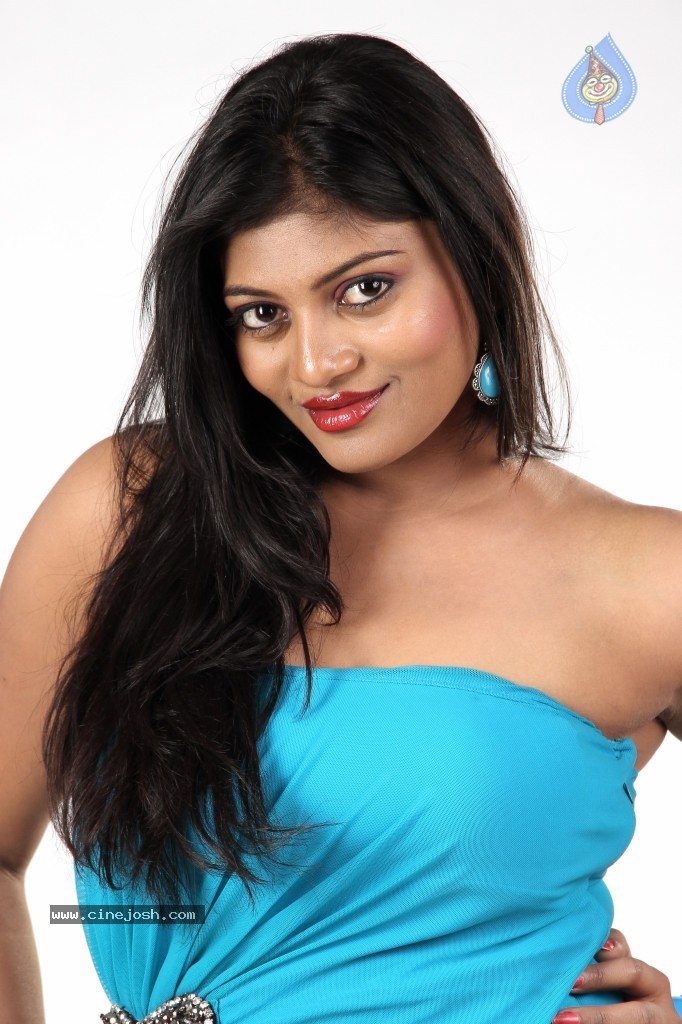 Soumya New Hot Stills - 22 / 51 photos