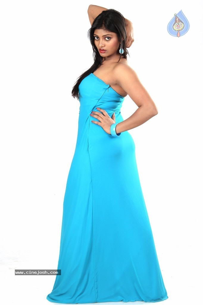 Soumya New Hot Stills - 25 / 51 photos