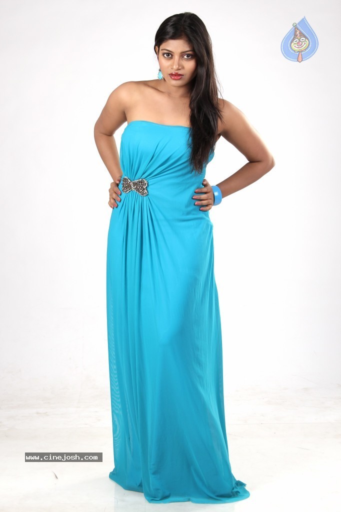 Soumya New Hot Stills - 29 / 51 photos