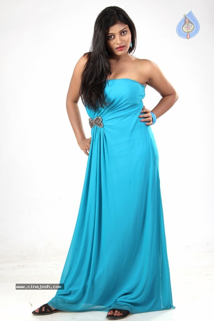 Soumya New Hot Stills - 36 / 51 photos